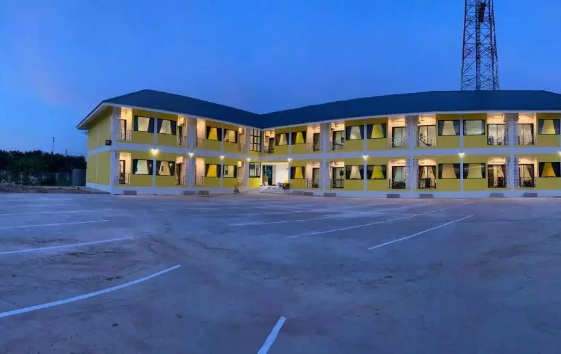 แอ่ว ดีld Hotel&residences