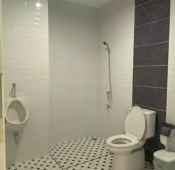 แอ่ว ดีld Hotel&residences