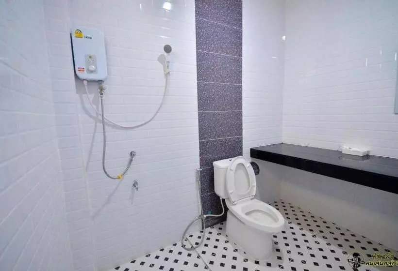 แอ่ว ดีld Hotel&residences