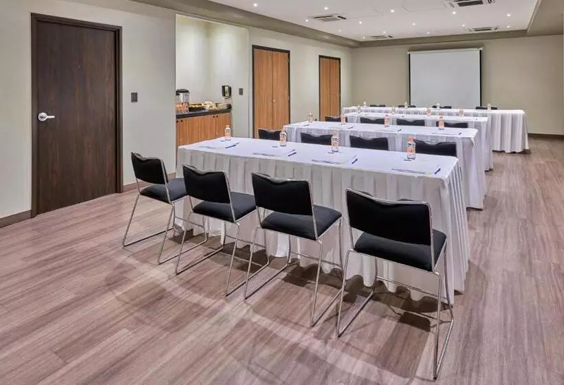 ホテル City Express By Marriott Guaymas