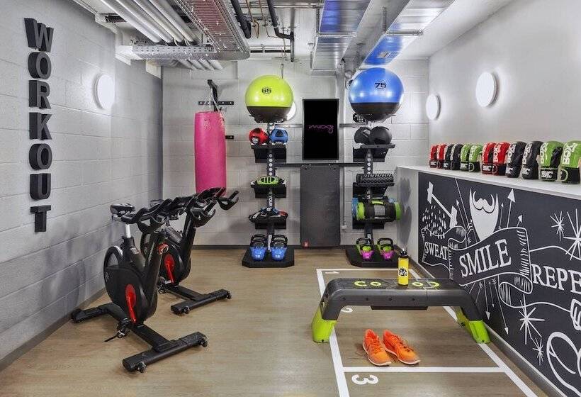 هتل Moxy Lausanne City