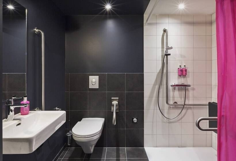 هتل Moxy Lausanne City