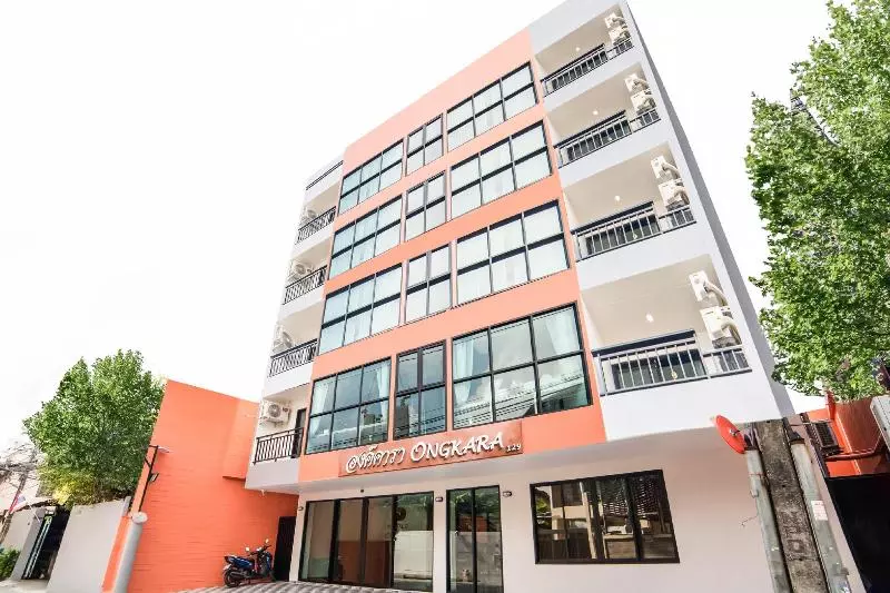 هتل Roomquest Sukhumvit 36 @ Bts Thonglor