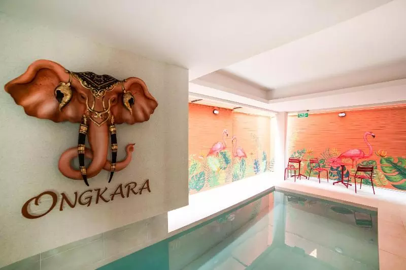 هتل Roomquest Sukhumvit 36 @ Bts Thonglor