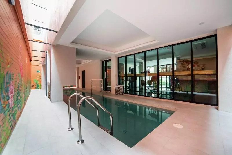 هتل Roomquest Sukhumvit 36 @ Bts Thonglor