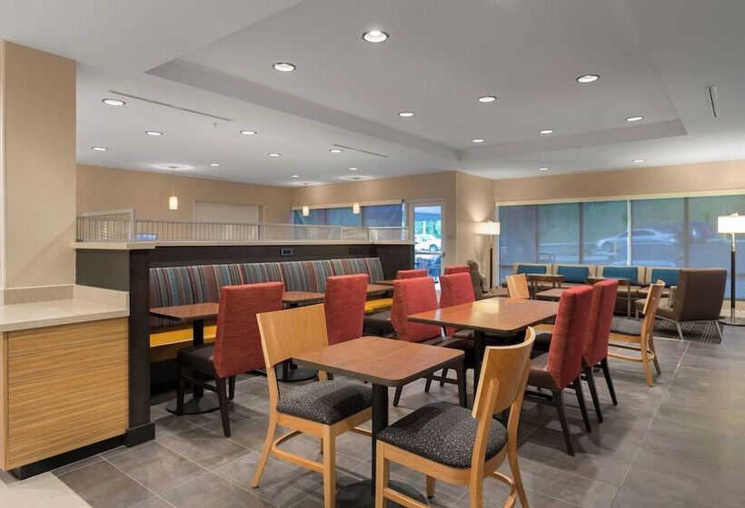 בית מלון כפרי Towneplace Suites Boone