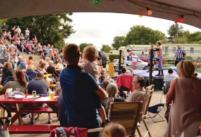 استراحتگاه Parc Farm Holiday Park