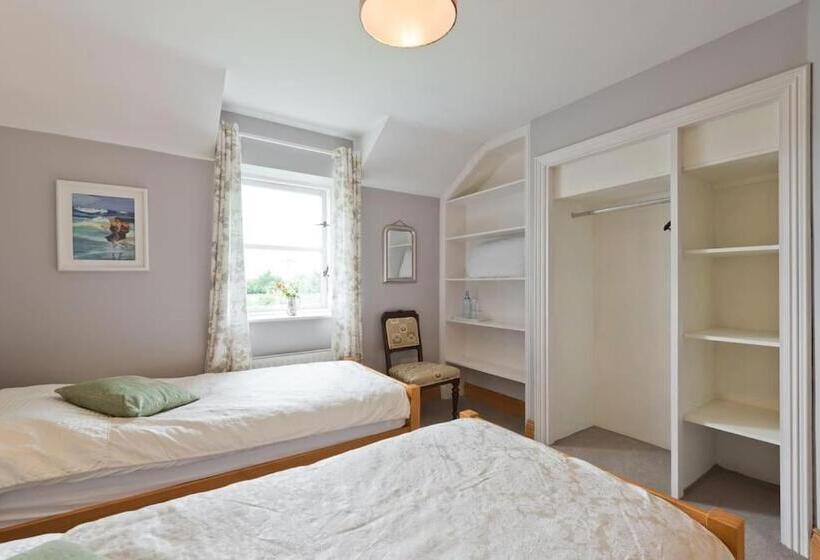 Ash House Bed And Breakfast