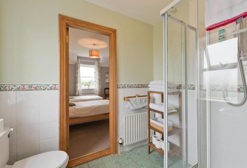 Ash House Bed And Breakfast