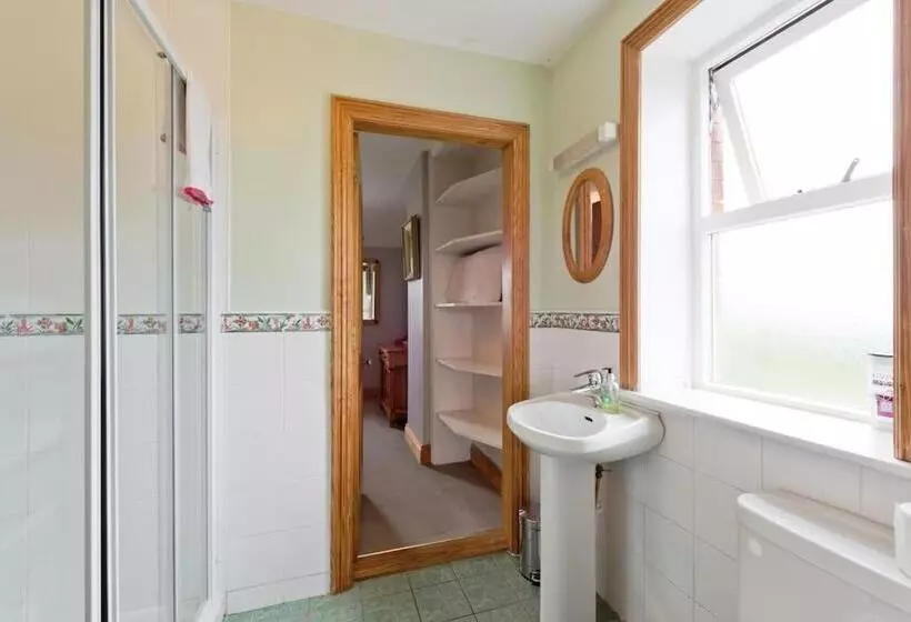 Ash House Bed And Breakfast