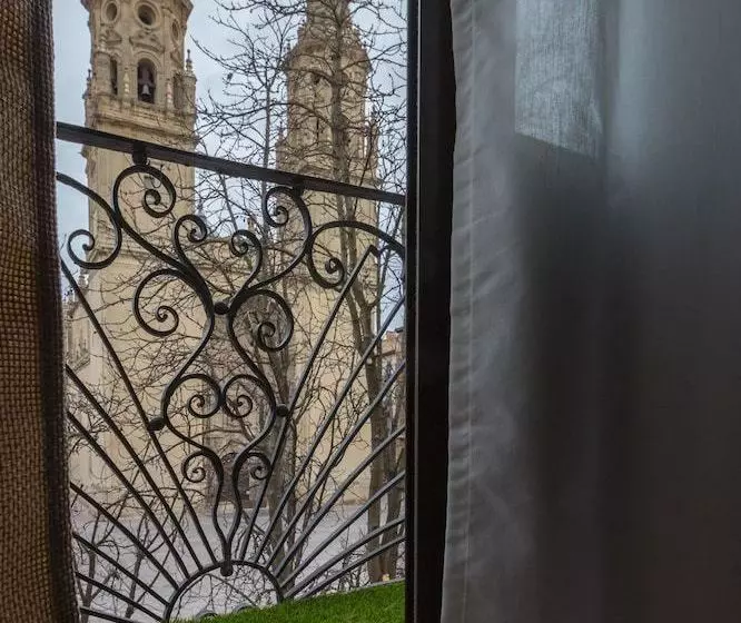 Apto Con Vistas A La Catedral Y Aire Acondicionado