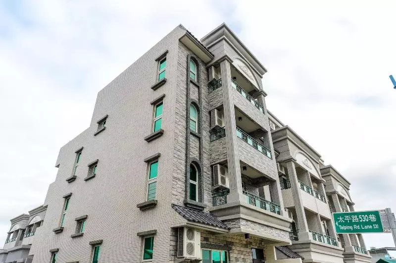 تختخواب و صبحانه Taiping 528