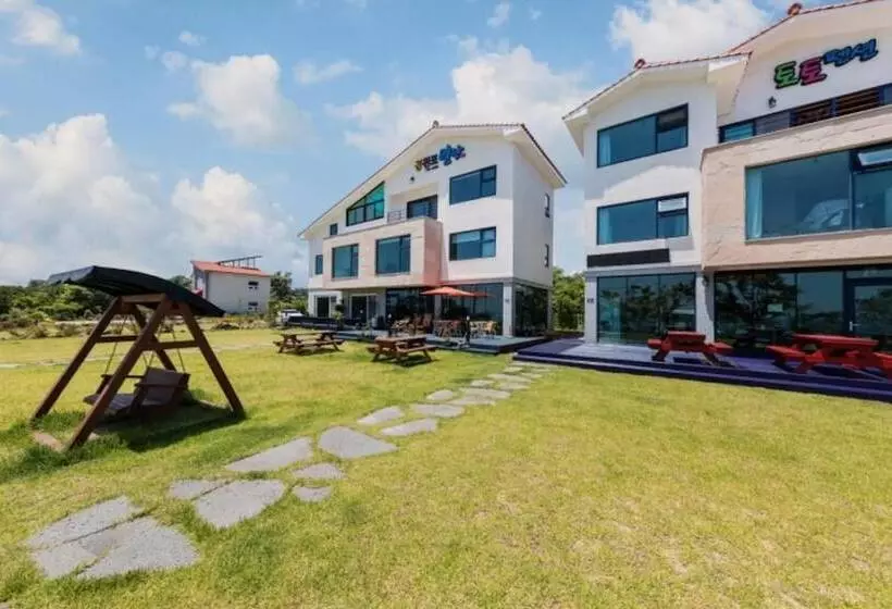 Seogwipo Gongcheonpo Villa Pension