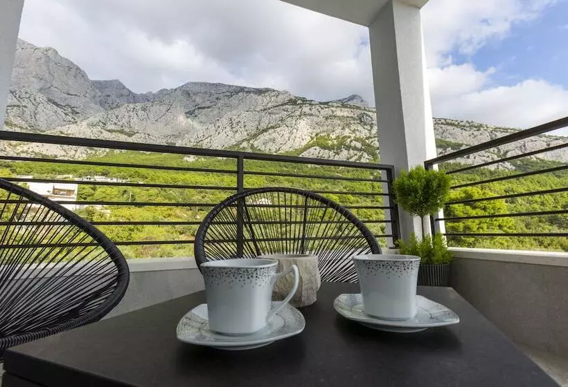 Villa Romance
