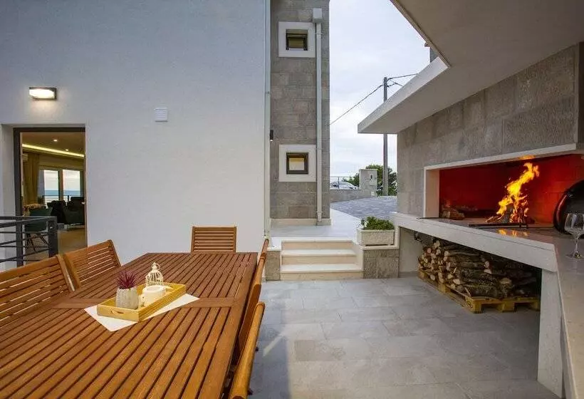 Villa Romance