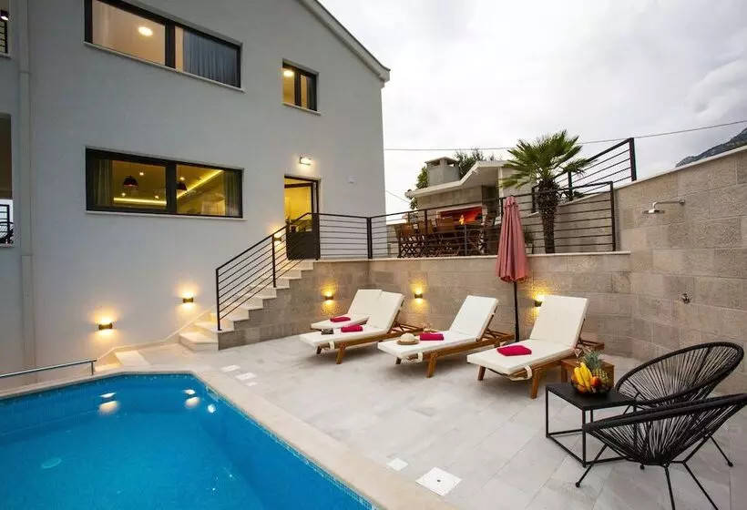 Villa Romance