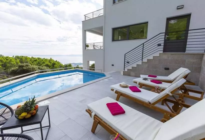 Villa Romance