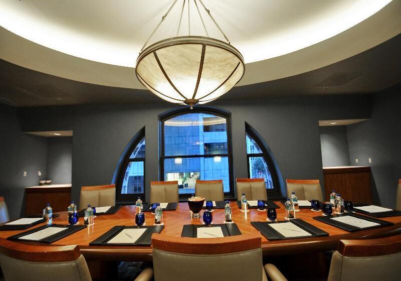 Magnolia Hotel Downtown Dallas