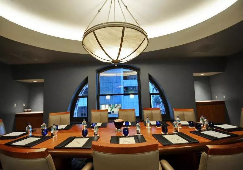 Magnolia Hotel Downtown Dallas