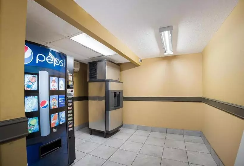 בית מלון כפרי Econo Lodge