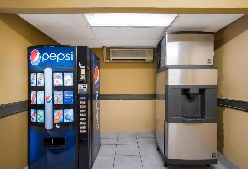 בית מלון כפרי Econo Lodge