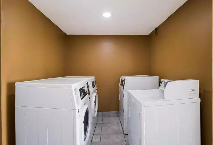 בית מלון כפרי Econo Lodge