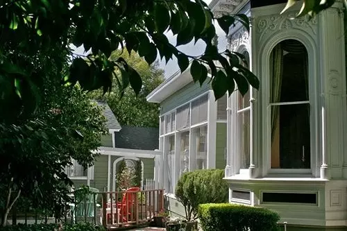 Mcclelland Priest B&b Inn