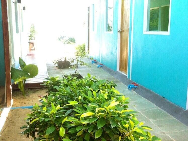 Pensió Apache Beach House