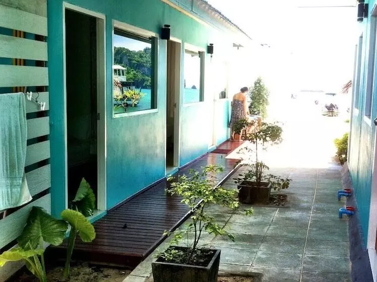 Pensió Apache Beach House