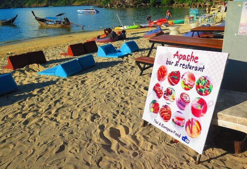 Pensió Apache Beach House