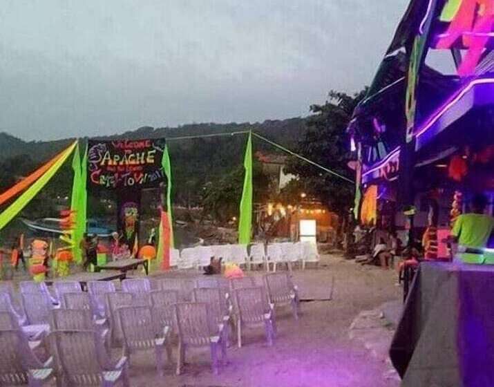 Pensió Apache Beach House