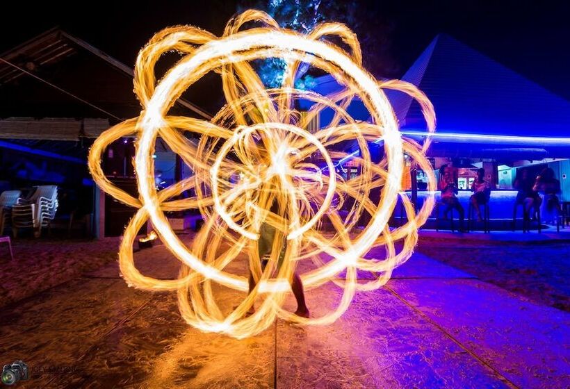 Pensió Apache Beach House