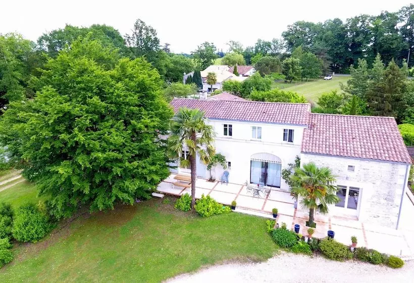 Aamiaismajoitus (B&B) Le Logis De La Brumanderie   Saintes