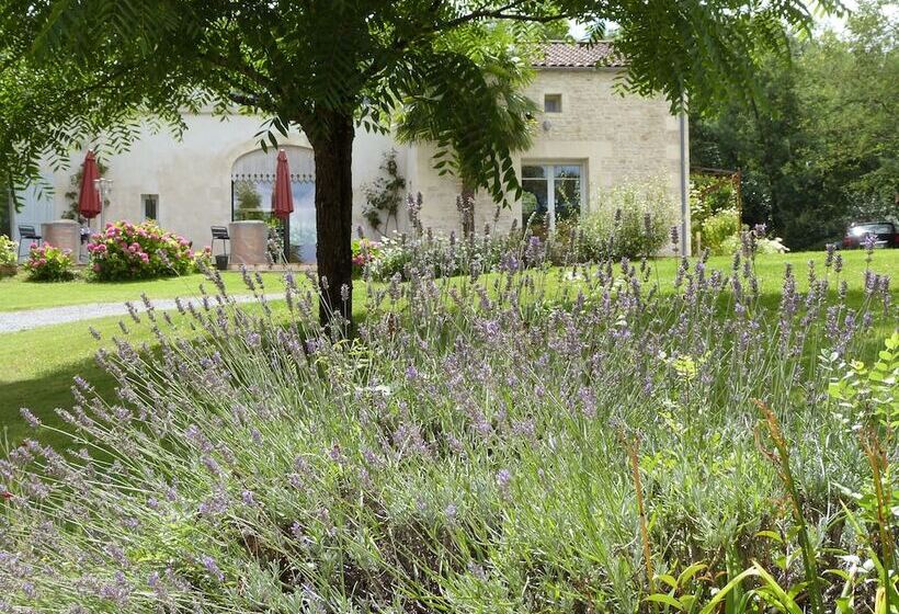 مبيت وإفطار Le Logis De La Brumanderie   Saintes