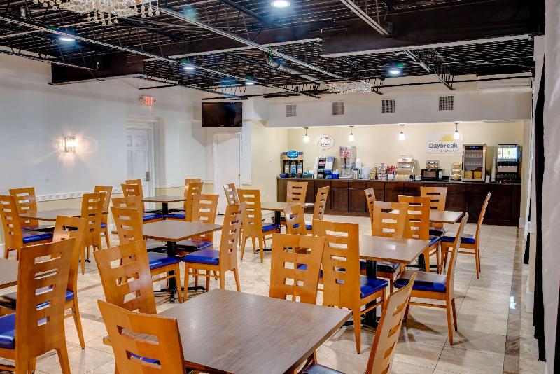 فندق Super 8 By Wyndham St. Petersburg