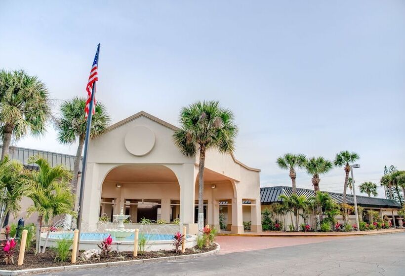 فندق Super 8 By Wyndham St. Petersburg