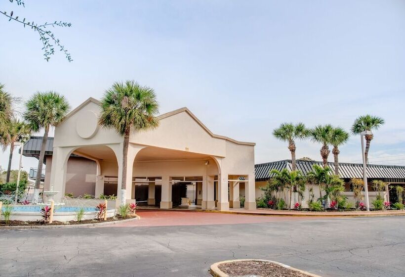 فندق Super 8 By Wyndham St. Petersburg