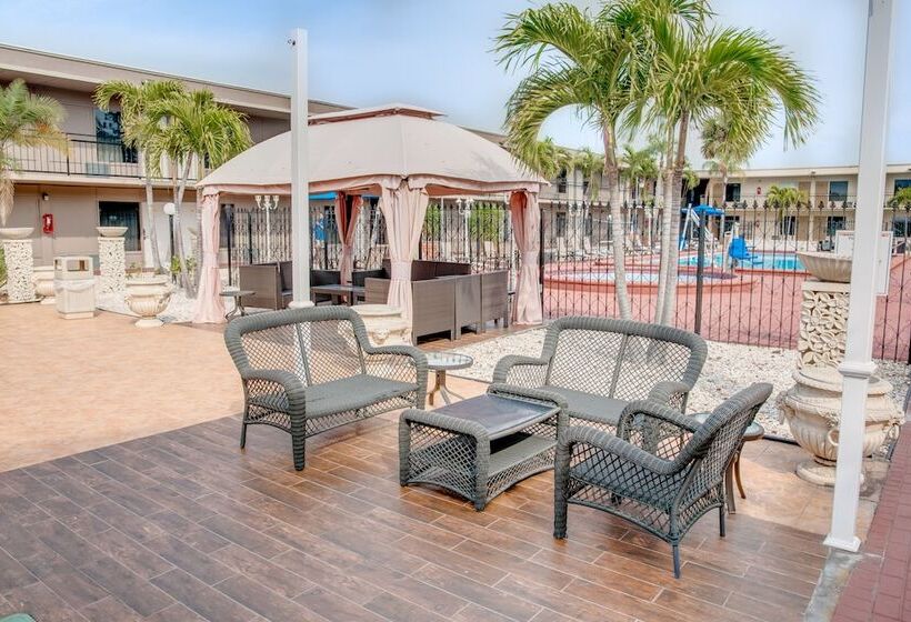 فندق Super 8 By Wyndham St. Petersburg