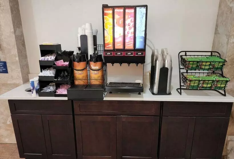 Hotelli Super 8 By Wyndham St. Petersburg