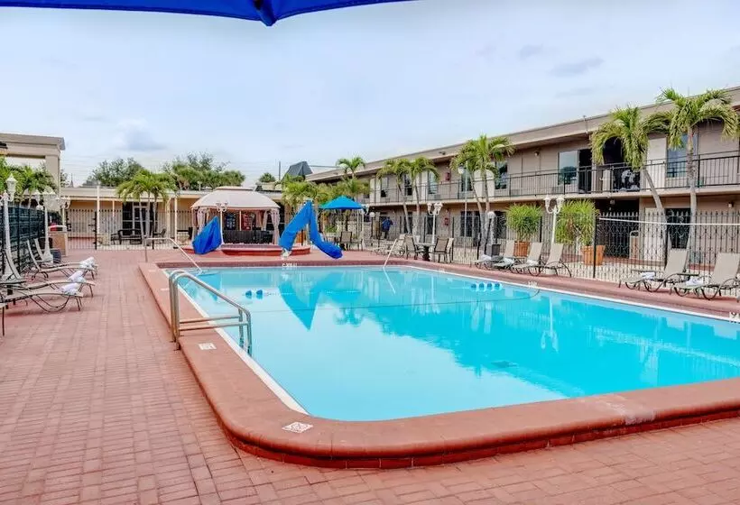 Hotelli Super 8 By Wyndham St. Petersburg