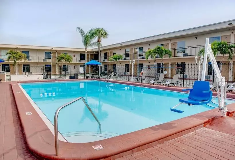 Hotelli Super 8 By Wyndham St. Petersburg