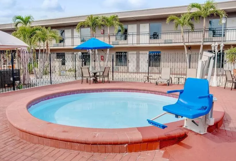 Hotelli Super 8 By Wyndham St. Petersburg