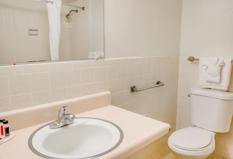 فندق Super 8 By Wyndham St. Petersburg