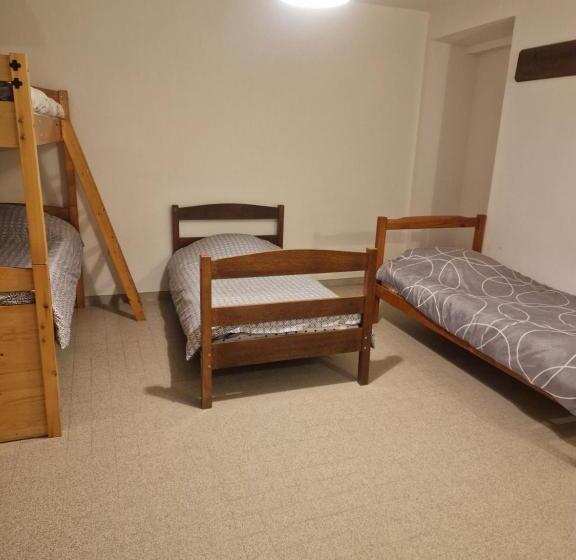 ユースホステル Home Saint Roch