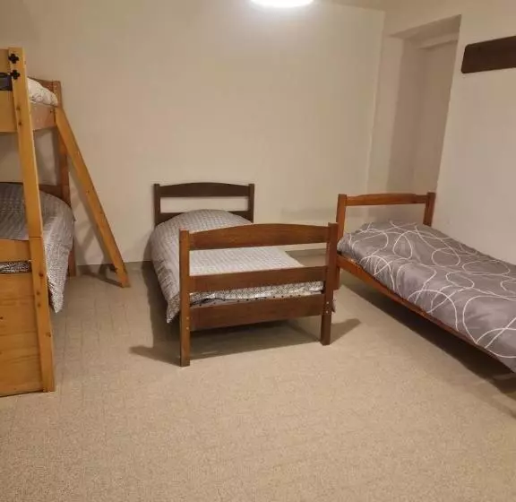 Retkeilymaja Home Saint Roch