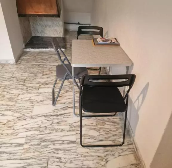 Retkeilymaja Home Saint Roch