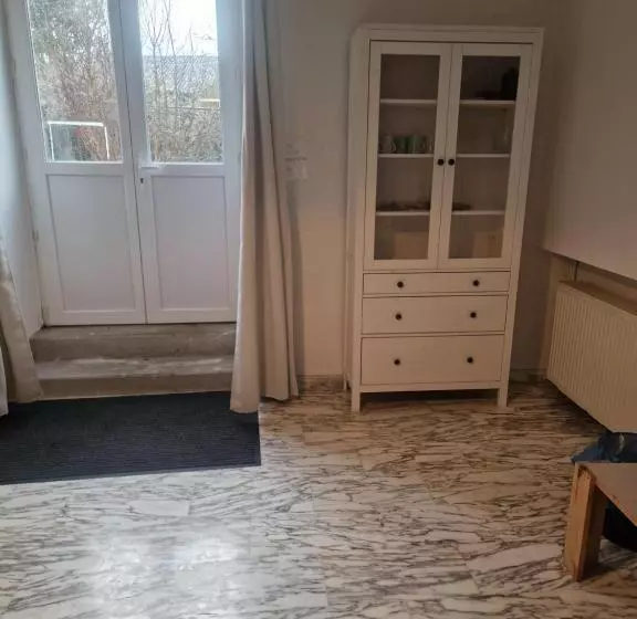 Retkeilymaja Home Saint Roch