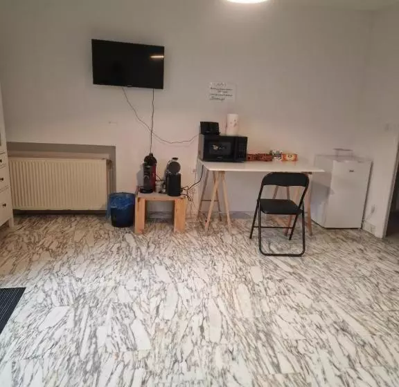 Retkeilymaja Home Saint Roch