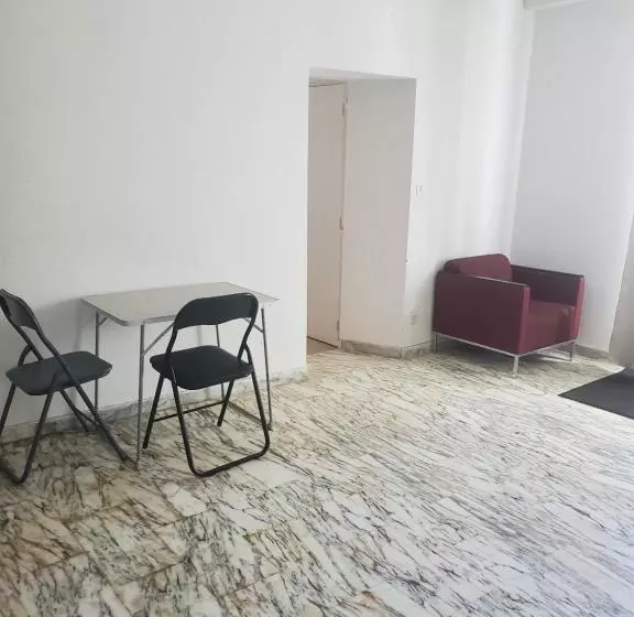 Retkeilymaja Home Saint Roch