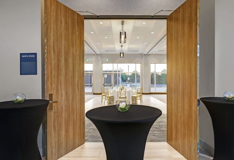 فندق Holiday Inn Express Kingston West By Ihg